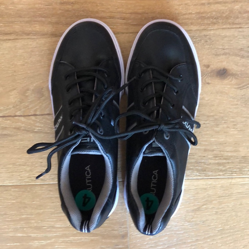 Boys shoes